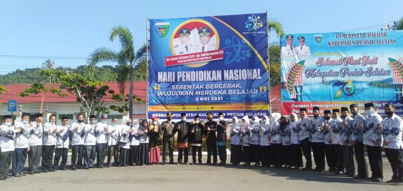 Kado Hari Pendidikan Bagi Masyarakat Pessel, Bupati Rusma Yul Anwar, Luncurkan Pendidikan  Gratis