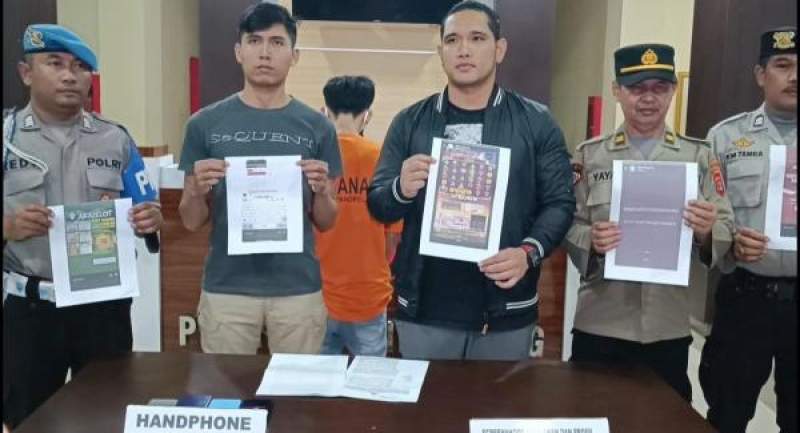 Tersangka promosi judi online ditangkap kepolisian Pandeglang, Banten.