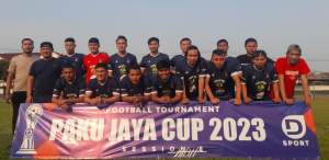 Kesebelasan Meox FC lolos keputaran 32 besar usai mempecundangi All Star Diklat Pakujaya 2-0.