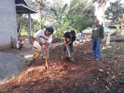 Bersumber Dari Dana Desa, Kades Jengkol Libatkan Warga Bangun Desa