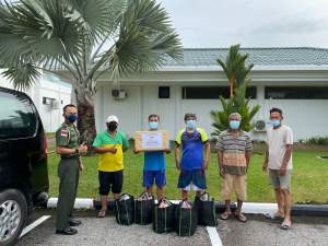 Alumni Akabri Tahun 1996 Bagikan Bansos di Brunei Darussalam