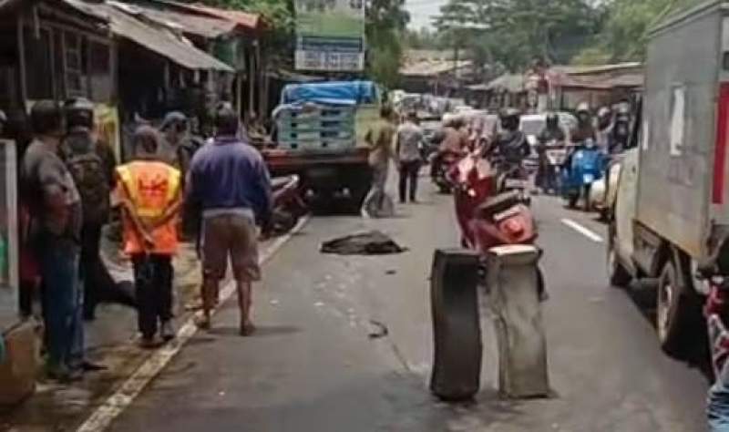 Peristiwa kecelakaan di jalan kawasan Pondok Cabe.