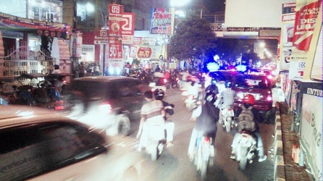 Jelang Idul Fitri, Sejumlah Pusat Perbelanjaan di Serang Diserbu Warga