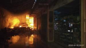 Toko Bangunan Dilalap Jago Merah, Telan Kerugian Hingga 500 Juta