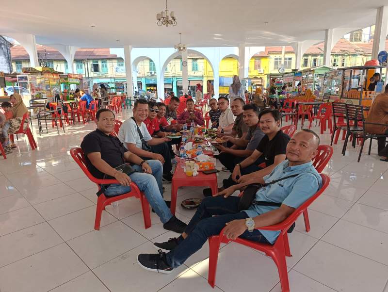 Belasan Wartawan Serdang Bedagai nikmati makanan di saujana rasa Kota Rampah.