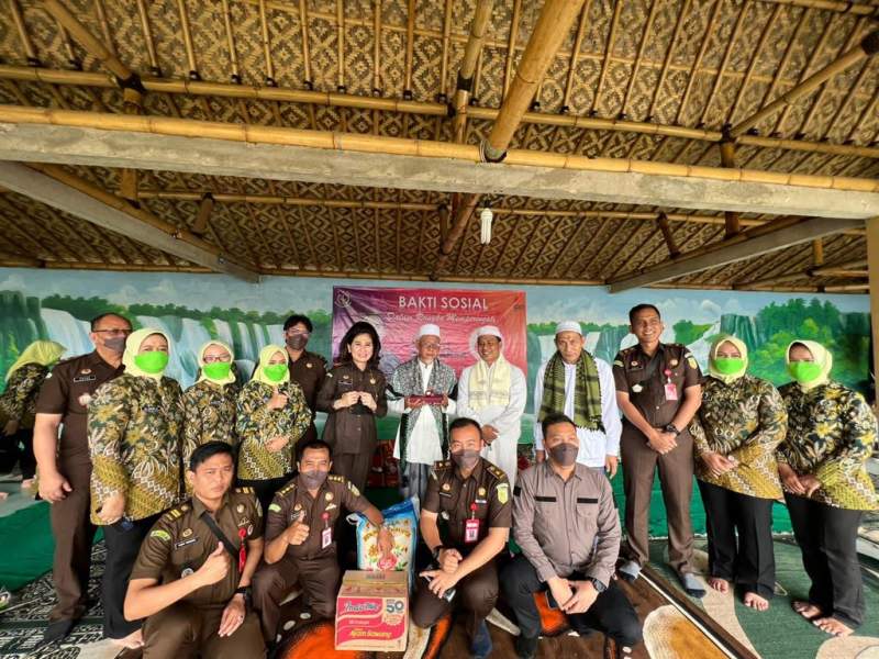 Kejari Tigaraksa Gelar Baksos di Ponpes Al -badar Balaraja