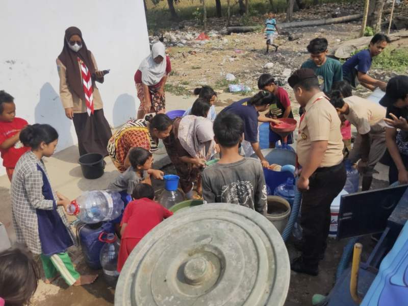 Krisis Air Bersih, Kwarcab Gerakan Pramuka Kota Serang Distribusi Air Bersih di Kecamatan Kasemen