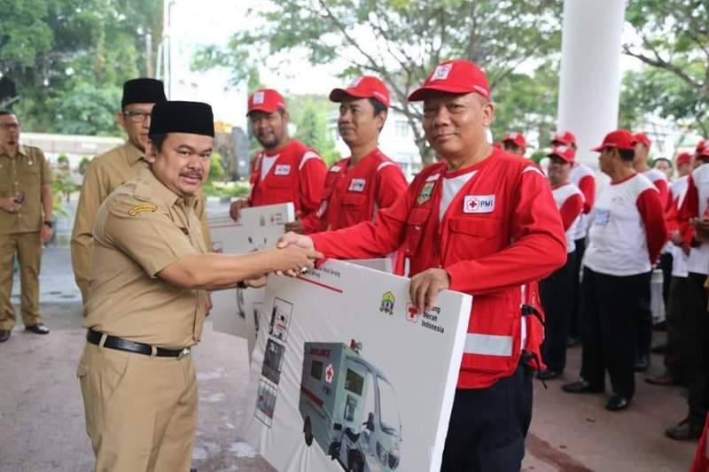 Walikota Serahkan Bantuan Motor Ambulans untuk PMI