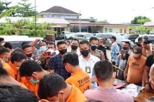 Para pelaku pembunuhan di warung tuak ditangkap Polres Batubara.