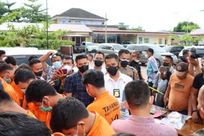 Para pelaku pembunuhan di warung tuak ditangkap Polres Batubara.