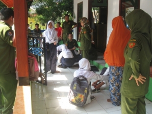 Puluhan Siswa SMP Mengalami Kerasukan Masal