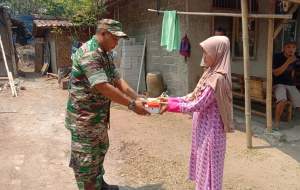 Jumat Berkah, Kodim 0510/Tigaraksa Bagikan Nasi Kotak
