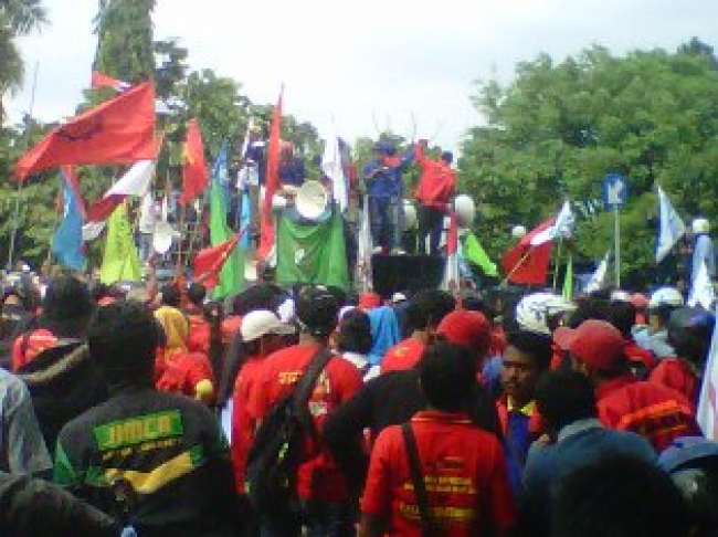 Lagi -lagi Buruh Kepung Puspem