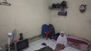 Korban Puting Beliung Di Solear Ngungsi Di Parkiran Motor