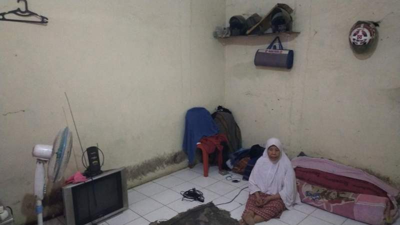 Korban Puting Beliung Di Solear Ngungsi Di Parkiran Motor