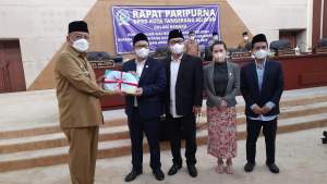 Walikota Tangsel Sampaikan Raperda Pertanggungjawaban Pelaksanaan APBD 2020