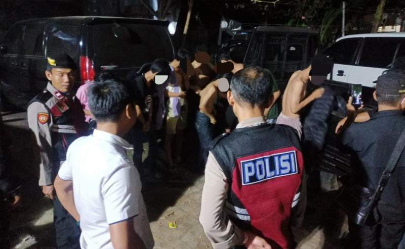 Tawuran remaja senjata tajam dibekuk polisi.