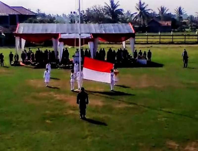 Peserta upacara HUT RI Ke-75 Tahun, Di Kecamatan Sukadiri secara terbatas