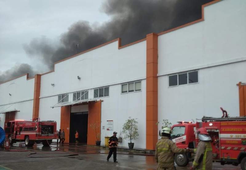 Gudang Elektronik HP dan Kabel di Cilongok Pasar Kemis Terbakar