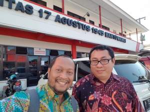 Ketua PWI Banten Firdaus (kanan)