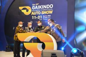 Zaki Dampingi Airlangga Buka Pameran Mobil Gias di Ice BSD