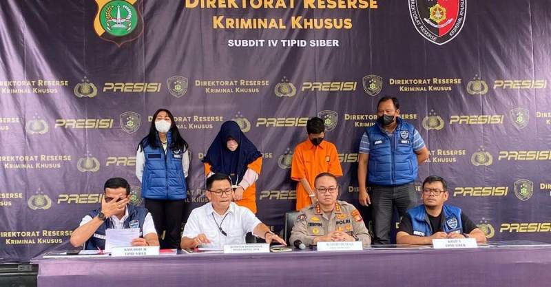 Polda Metro Jaya menangkap pasutri pelaku penipuan modus jastip tiket Coldplay.