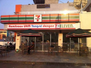 7 eleven di perempatan Gaplek, Pamulang, Tangsel (4/2)