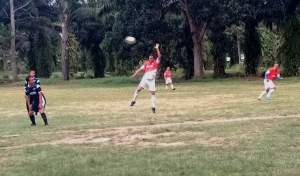 Penyerang kesebelasan Forkopimda Serdang Bedagai, Darma Wijaya terbang menyundul bola ke gawang Pemdes Tanah Raja.