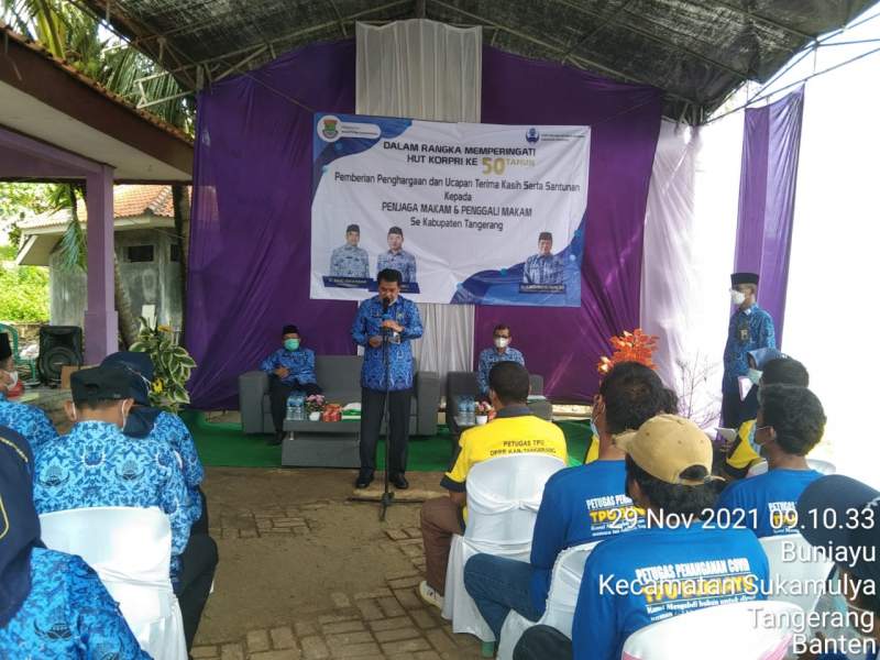 Peringati Hari Korpri, Penggali Kubur di TPU Buniayu Diberikan Bantuan