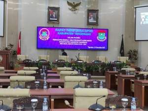 Rapat Paripurna DPRD Tentang Pengganti Antar Waktu Molor
