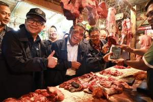 PJ Gubernur Banten pantau harga bahan pokok pasar Rau.