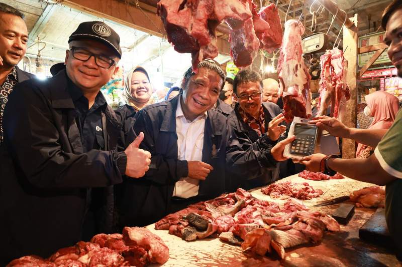 PJ Gubernur Banten pantau harga bahan pokok pasar Rau.