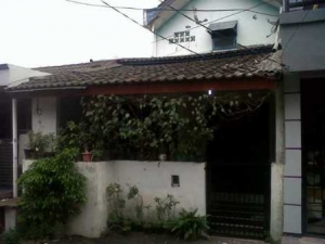 Tampak sepi kediaman Orangtua Oscar Desano di  Jl. Pamulang Permai II. Komplek Pondok Benda Timur RT. 04 RW. 11 Blok E 20 No. 21, Pamulang, kota Tangerang Selatan  