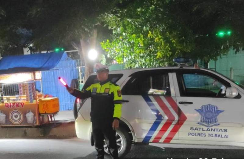 Satlantas Polres Tanjungbalai gelar patroli malam hari untuk memberi kenyamanan dan keamanan pengguna jalan.