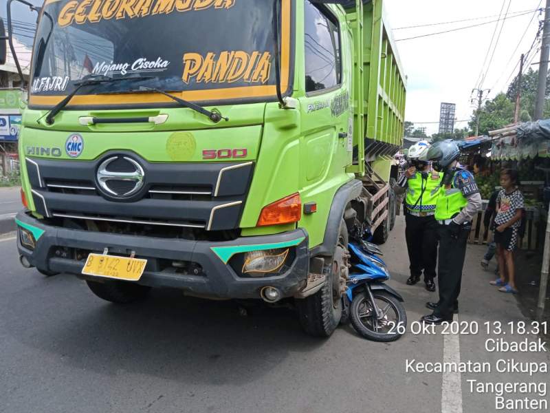 Gagal Nyalip, ASN Kecamatan Mekar Baru Tewas Terlindas Truk Tronton
