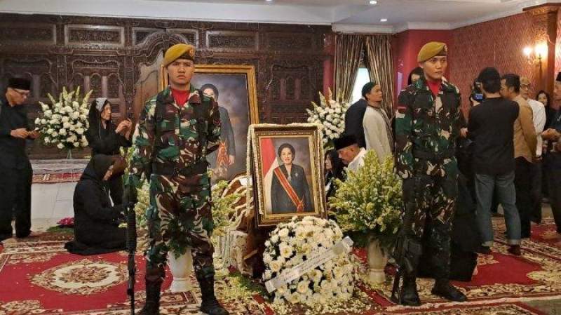 Almarhumah Mooryati Soedibyo disemayamkan di rumah duka di Menteng, Jakarta Pusat, Rabu (24/4/2024).