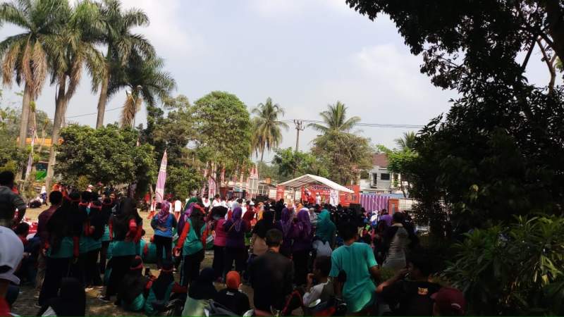 Peringati HUT RI, Ribuan Warga Cisauk Ramaikan Lomba Gerak Jalan  &nbsp;