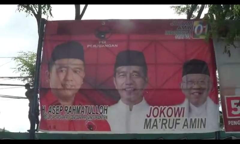 Melanggar Aturan, Tim Gabungan Bawaslu Kota Serang Copot APK Caleg dan Capres-Cawapres