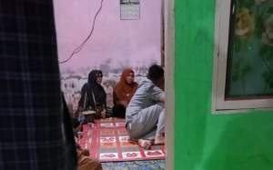 Kondisi rumah duka karyawan PT Aquafarm Nusantara yang meninggal dunia.