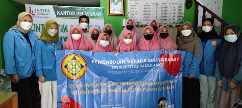Mahasiswa UNPAM Kenalkan Microsoft Word kepada Remaja Yayasan Intifa Al Ikhwaniyah Pamulang