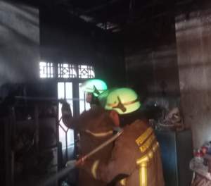 Macet Jembatan Cisoka 2, Bikin Damkar Telat Tangani Kebakaran di Pesona Praja