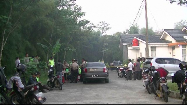 Rekonstruksi Pembunuhan Rekontruksi Pembunuhan Pengusaha Buah Berlangsung Tertutup