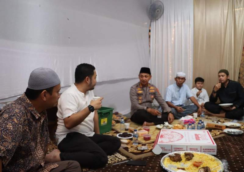 Selaku Polisi RW, Kapolres Metro Tangerang Kota Bukber dan Tarawih Bareng Warga