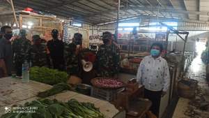 Tim Gugus Tugas Dan Pengelola Pasar Sentiong Sosialisasikan Penggunaan Masker