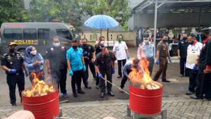 Pemusnahan barang sitaan ganja narkotika golongan I seberat 15 kilogram di kantor BNNK Cilegon