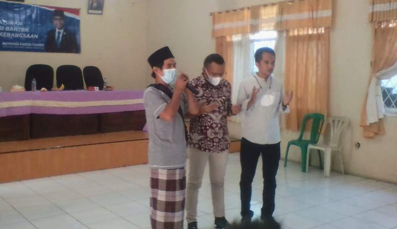 Achmad Farisi Taher Menggelar Sosperda Kepada OKP di Sukadiri