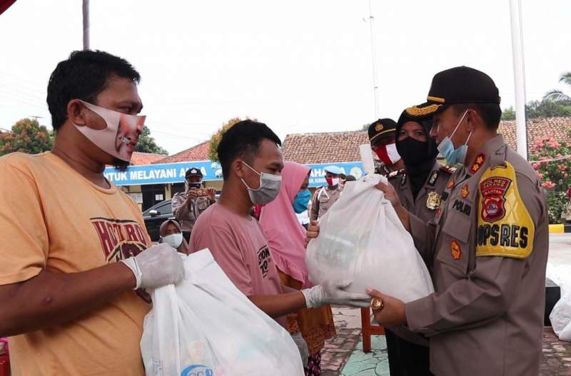 Kepedulian Polres Serang, Napi Asimilasi di Dua Kecamatan Dapat Bantuan Sembako