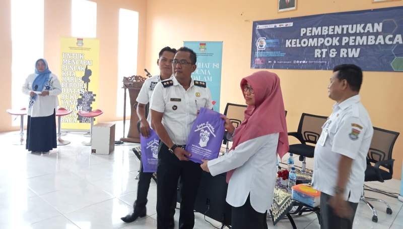 Tumbuhkan Minat Baca Perpusda Tangerang Gelar Talkshow di Desa Cikuya