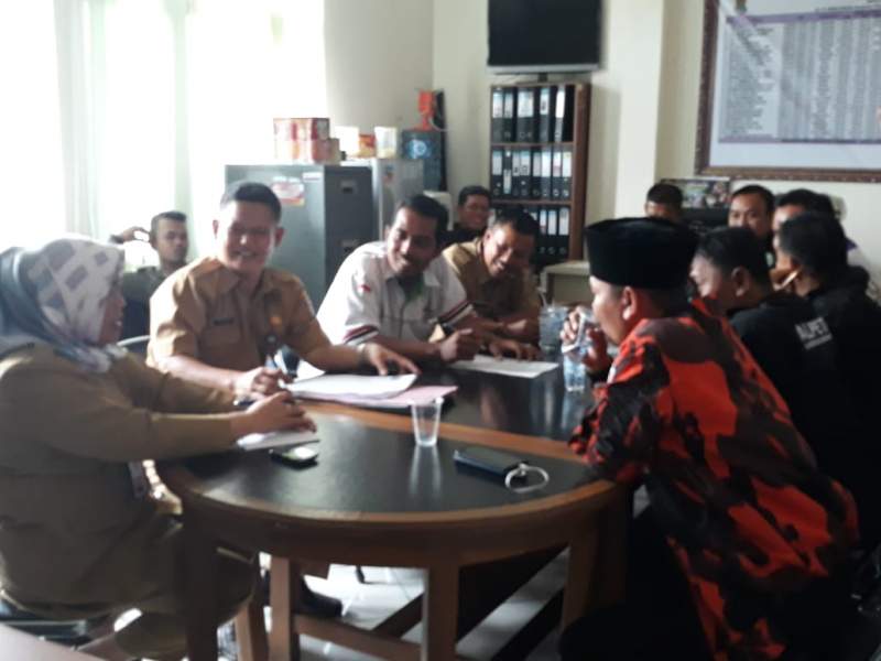 Geruduk Dinas Pendidikan, Warga Pantura Minta Kadis dan Kepsek SMP 2 Sepatan Dicopot