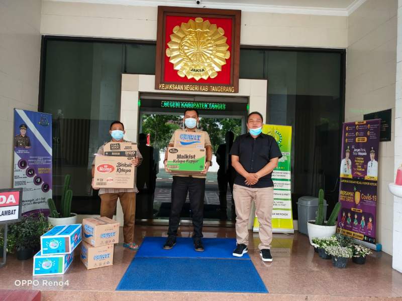 Mayora Berikan Bantuan Makanan Bagi Siswa Daring